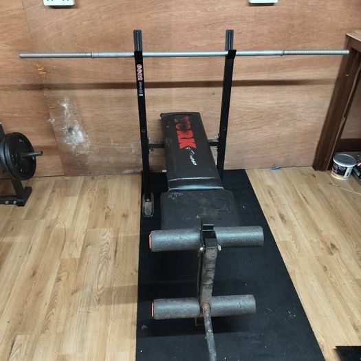 Gym bench with bar