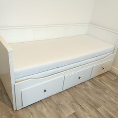 Hemnes Daybed w/ Mattresses