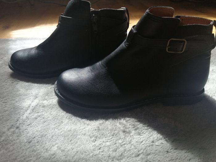 Gap girls Chelsea style boots, unworn