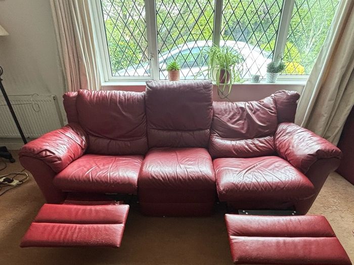 Italsofa Red leather 3 seater sofa with 2 recliners extremely comfortable
