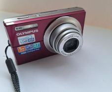 Olympus FE-5010 12MP Digital Camera