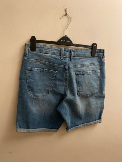 Denim shorts (34")