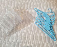 20 plastic kids hangers