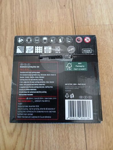 Diamond cutting disc set.