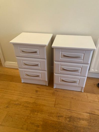 2 Bedside lockers