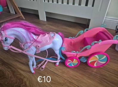 Unicorn and carriage