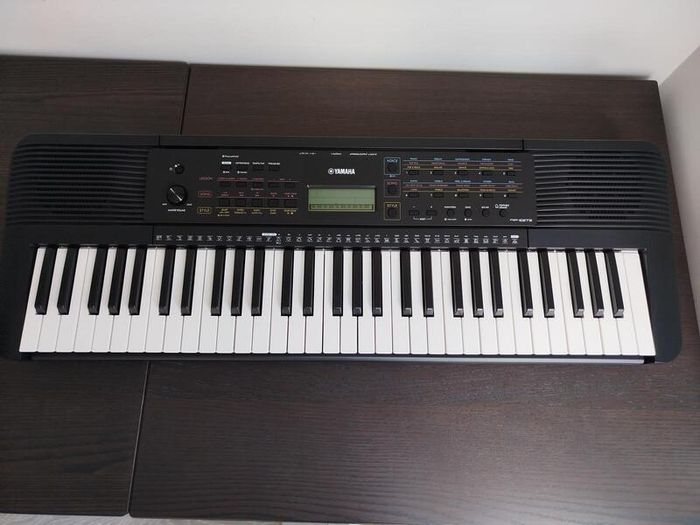 Yamaha PSR-E273 keyboard - brand new
