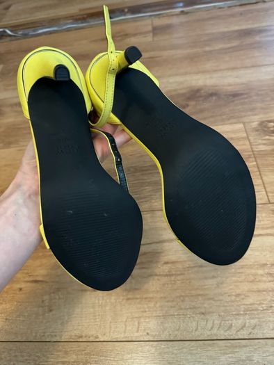 High heels size 7