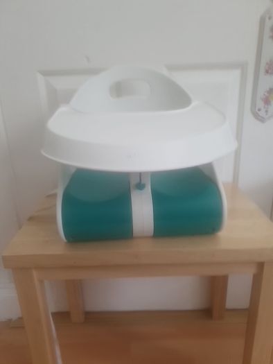 Booster Seat/Age: 9 Month's Plus - <33lbs/15kgs .. Price Drop