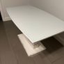 Extendable dining table with white glass top Image 2