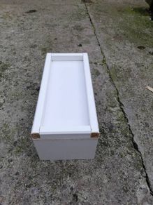 feeding station platform for cages.