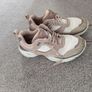 Sketchers runners size 5 Image 2
