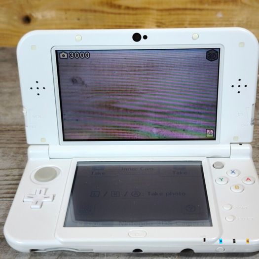 New Nintendo 3ds xl pearl white 64gb sd card hshop 1000s free games