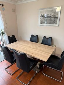 Kitchen/dining table and 6 chairs