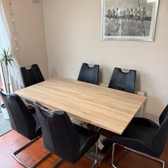 Kitchen/dining table and 6 chairs