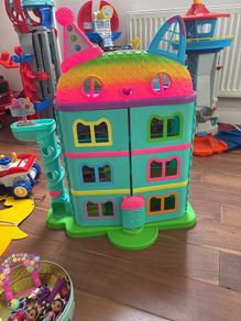 Gabbys Doll House and accessories