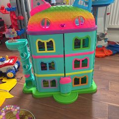 Gabbys Doll House and accessories