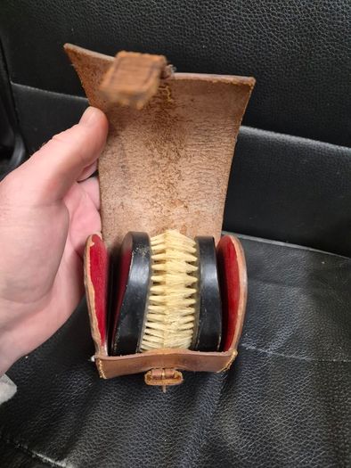Vintage Gentlemens grooming brush set in original leather case