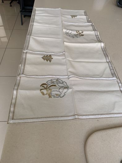 Embroidered Christmas napkins x 4