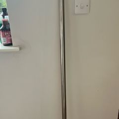 Ball curtain pole