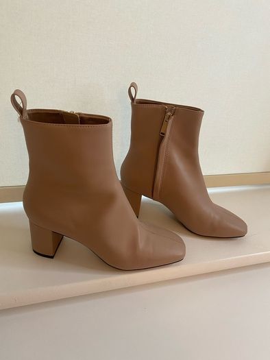Nude Ladies Boots