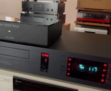MICROMEGA Stage 1 audiophile CD player A real centre piece for any  hi-fi system stunning condition boxed with the legendary TDA1305T Bitstream DAC one of the coolest players ever With the red stealth buttons
