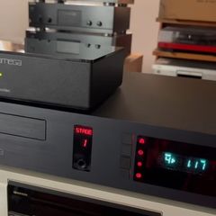 MICROMEGA Stage 1 audiophile CD player A real centre piece for any  hi-fi system stunning condition boxed with the legendary TDA1305T Bitstream DAC one of the coolest players ever With the red stealth buttons