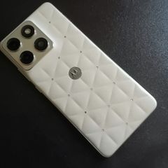 Motorola Edge 70 Cloud Dancer edition