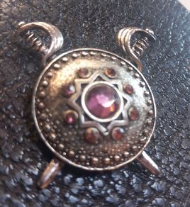 Shield and sword brooch, great condition, D18 post 4e