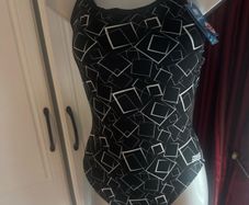 BNWT Zoggs Aqualast 100 % chlorine proof High leg Black & White Sprint back swimsuit size UK12 EU40 Postage included