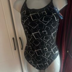 BNWT Zoggs Aqualast 100 % chlorine proof High leg Black & White Sprint back swimsuit size UK12 EU40 Postage included