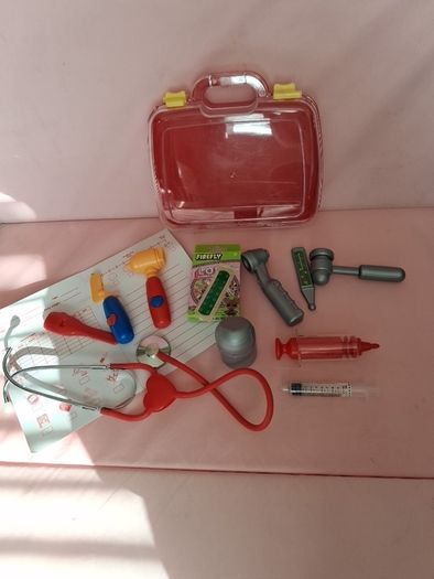 Toy Doctor's Bag with working Stethascope