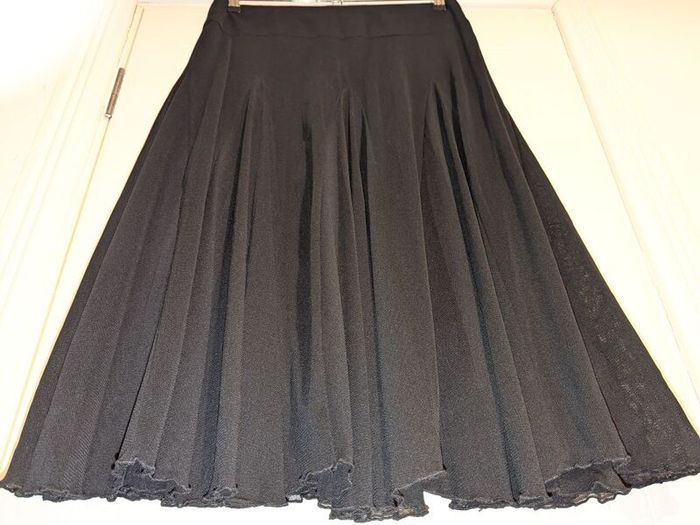 Beautiful big pleat lace midi skirt from Endora