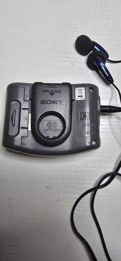 Sony FM Stereo Walkman SRF-M37L Six Presets and Headphones
