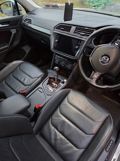 R-Line Tiguan 202 leather interior