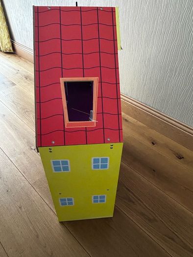 Peppa Pig wooden playhouse with accessories
