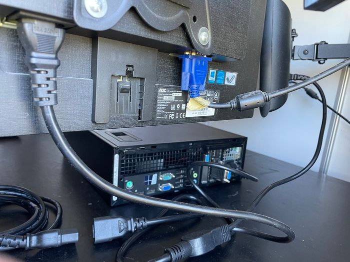 Power Y Type Computer & Dual Screen Splitter