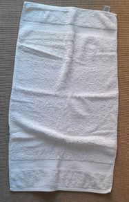 Medium cotton towel - white