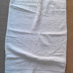 Medium cotton towel - white