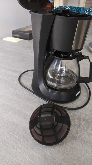 Small drip coffee machine