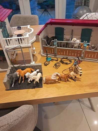 schleich house and stable