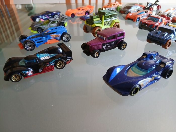 22 Hot Wheels Toy Cars Lot 1:64 Scale