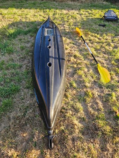 Fishing Kayak with seat and paddle - excellent condition