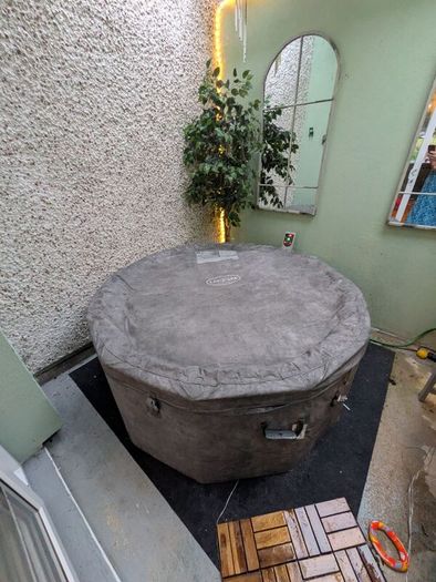 Toronto luxury foam hot tub