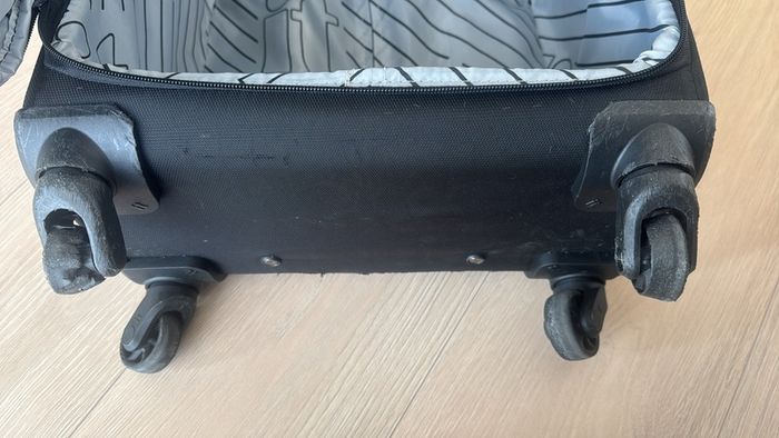 Small Suitcase (10kg)