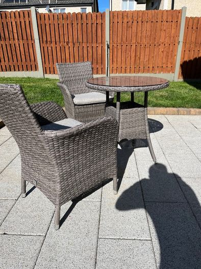 LG Outdoor - 2 Seater Table and Chairs