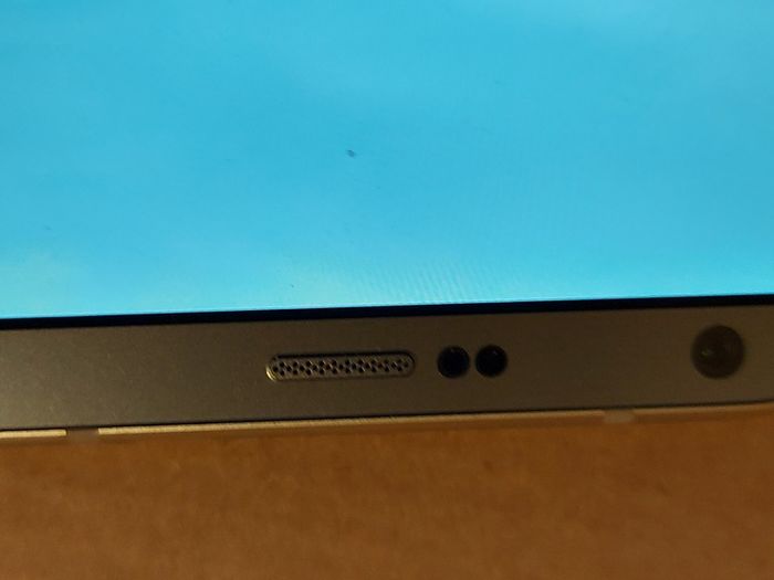 LG G6 mobile phone, 32GB, sim tray missing, excellent cosmetic condition otherwise