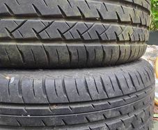 Set of 2 Nissan alloy wheels with very good tyres (225/45 R19).