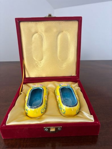 Genuine Chinese ceramic shoes