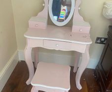 Kids dressing table pink